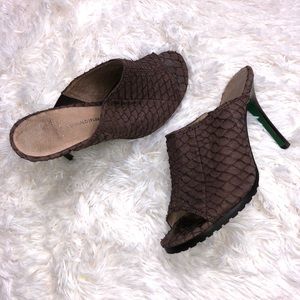 Lisa for Donald J Pliner brown heeled mules